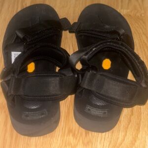 Suicoke sandals size 9